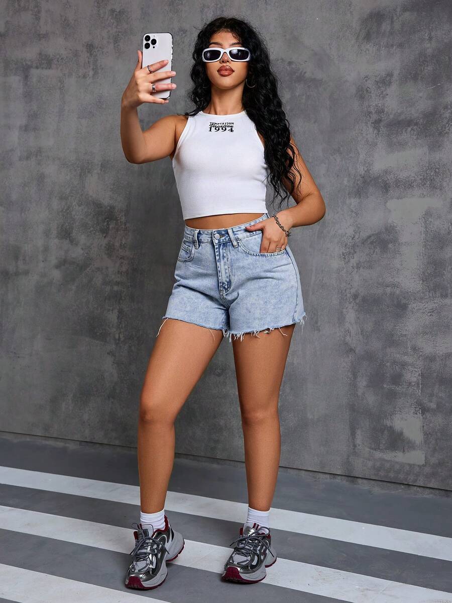 Women's Summer Casual Washed Denim Shorts, Frayed Hem, Pockets, Non-Stretch Woven Fabric, Straight Leg Short Design
