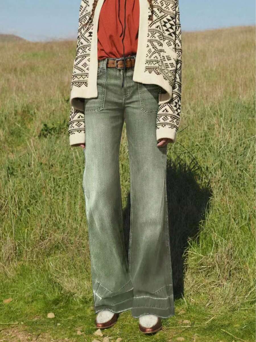 Women's Wide Leg Flared Jeans With Diamond Shaped Front Pockets