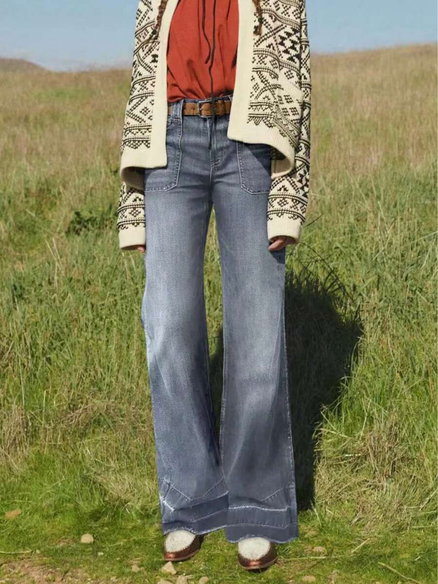 Women's Wide Leg Flared Jeans With Diamond Shaped Front Pockets