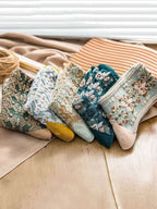 5 Pairs Of 3D Floral Socks For Women; Korean INS Style, Retro Palace Style, Mid-Calf Women's Socks, Fashionable Mid-Cal Socks For Women.