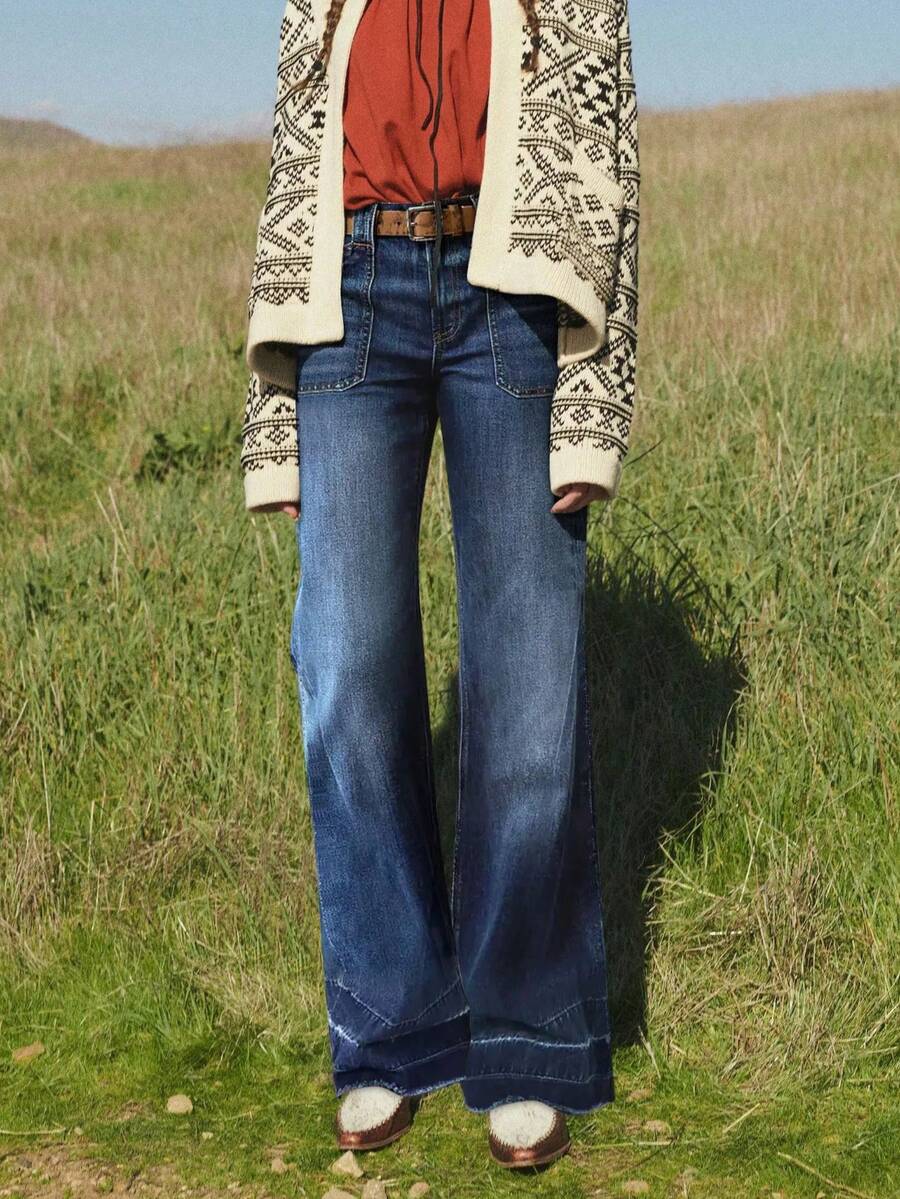 Women's Wide Leg Flared Jeans With Diamond Shaped Front Pockets